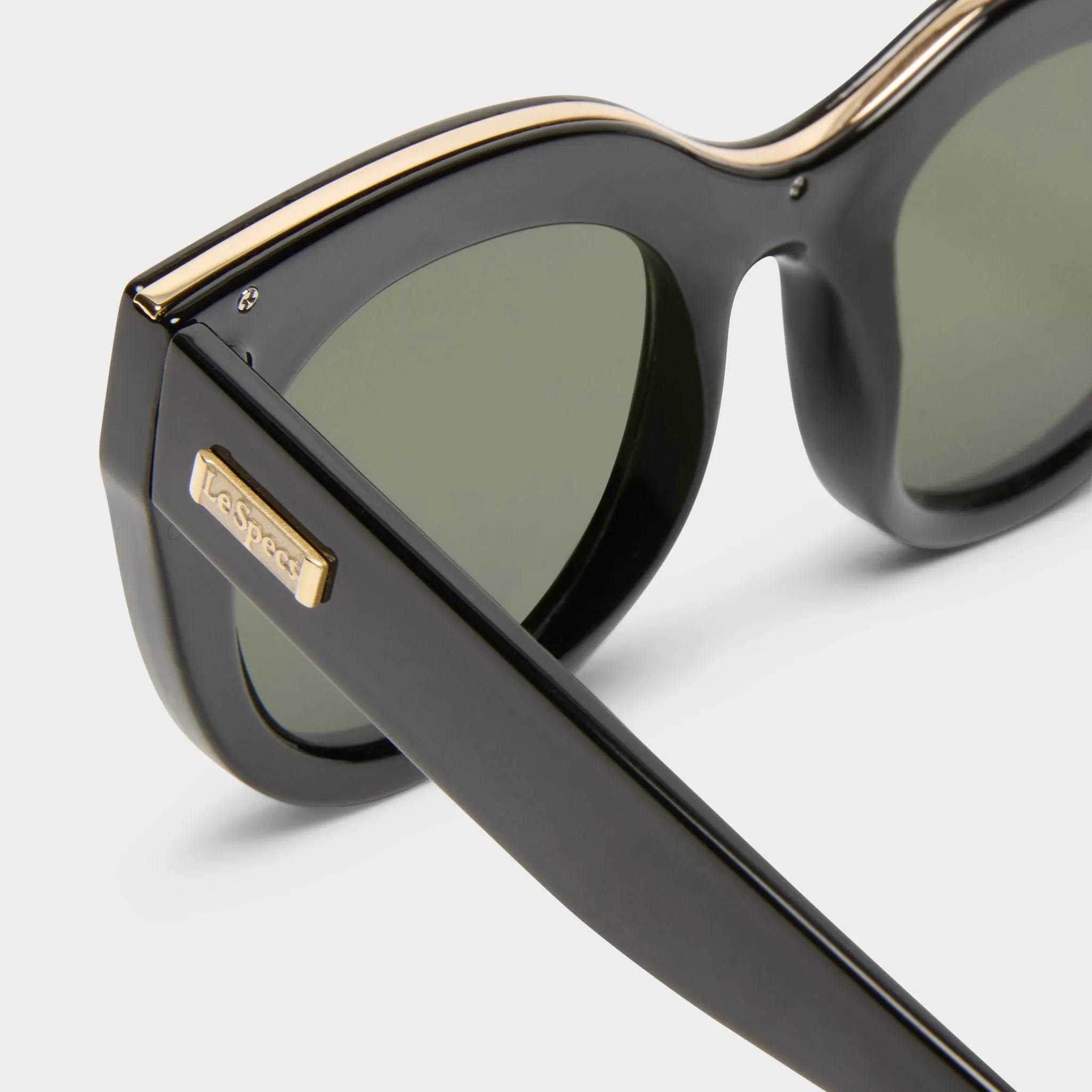 AIR HEART | BLACK GOLD