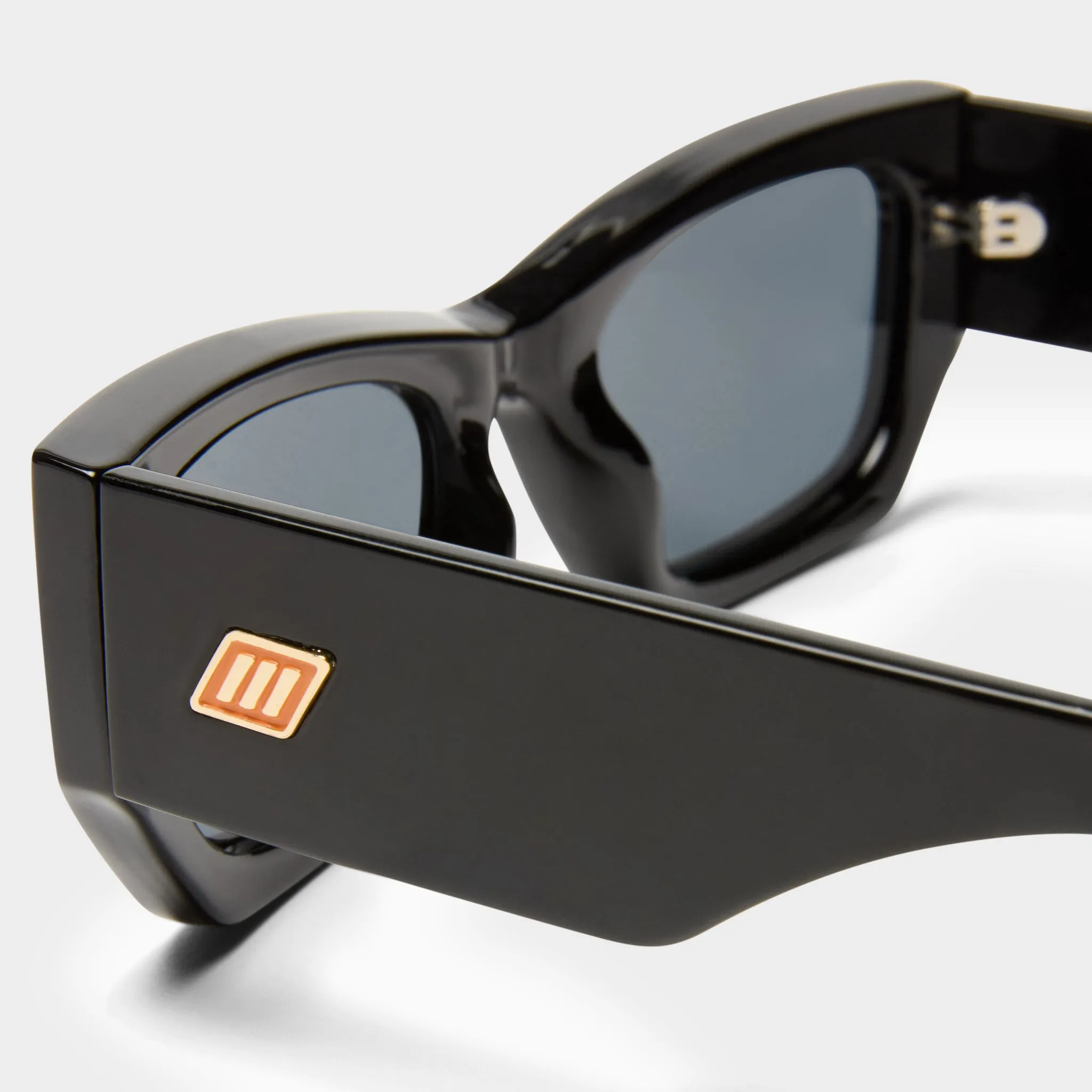 BEACHCOMBER | BLACK