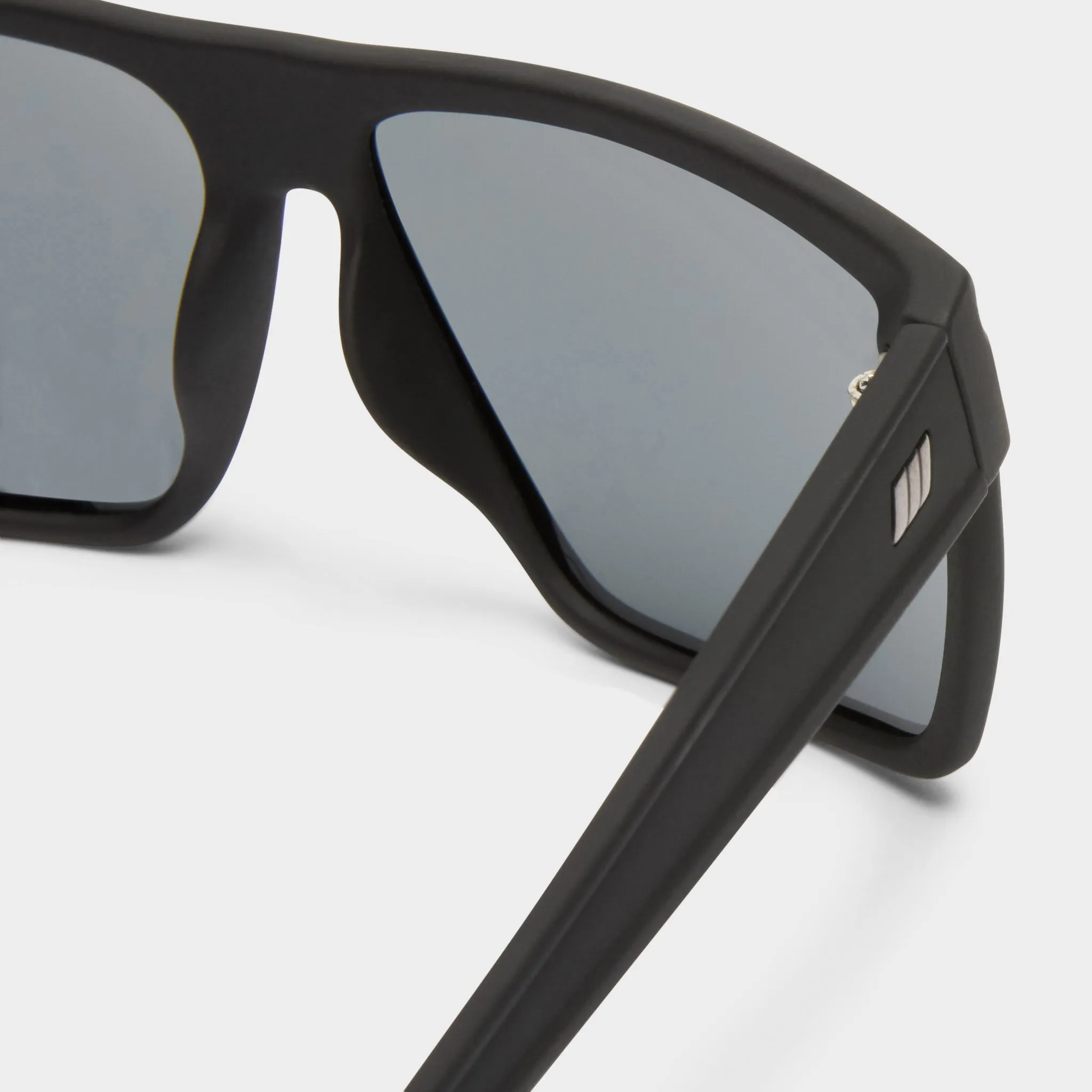 DIRTY MAGIC | BLACK RUBBER POLARIZED