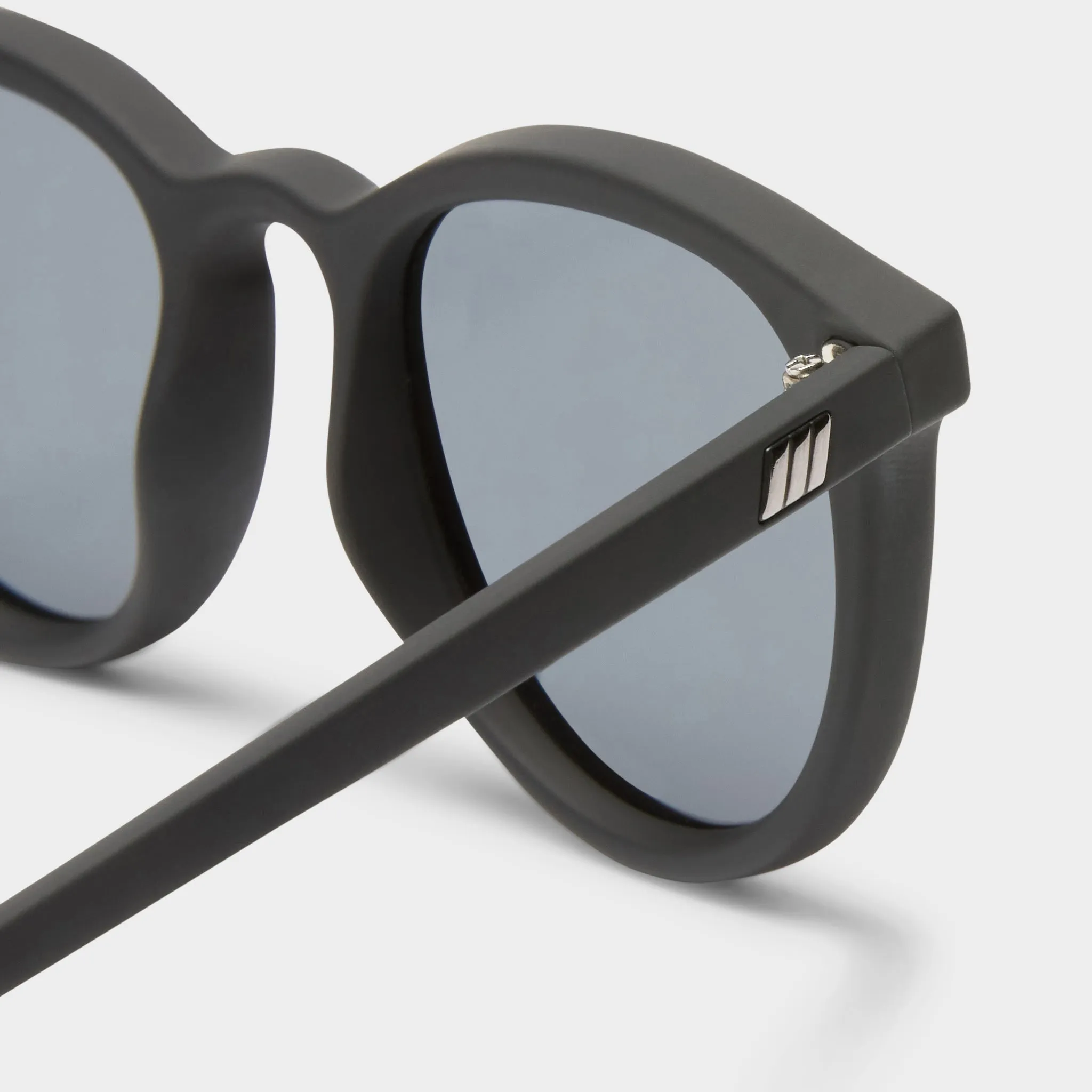 FIRE STARTER | BLACK RUBBER POLARIZED