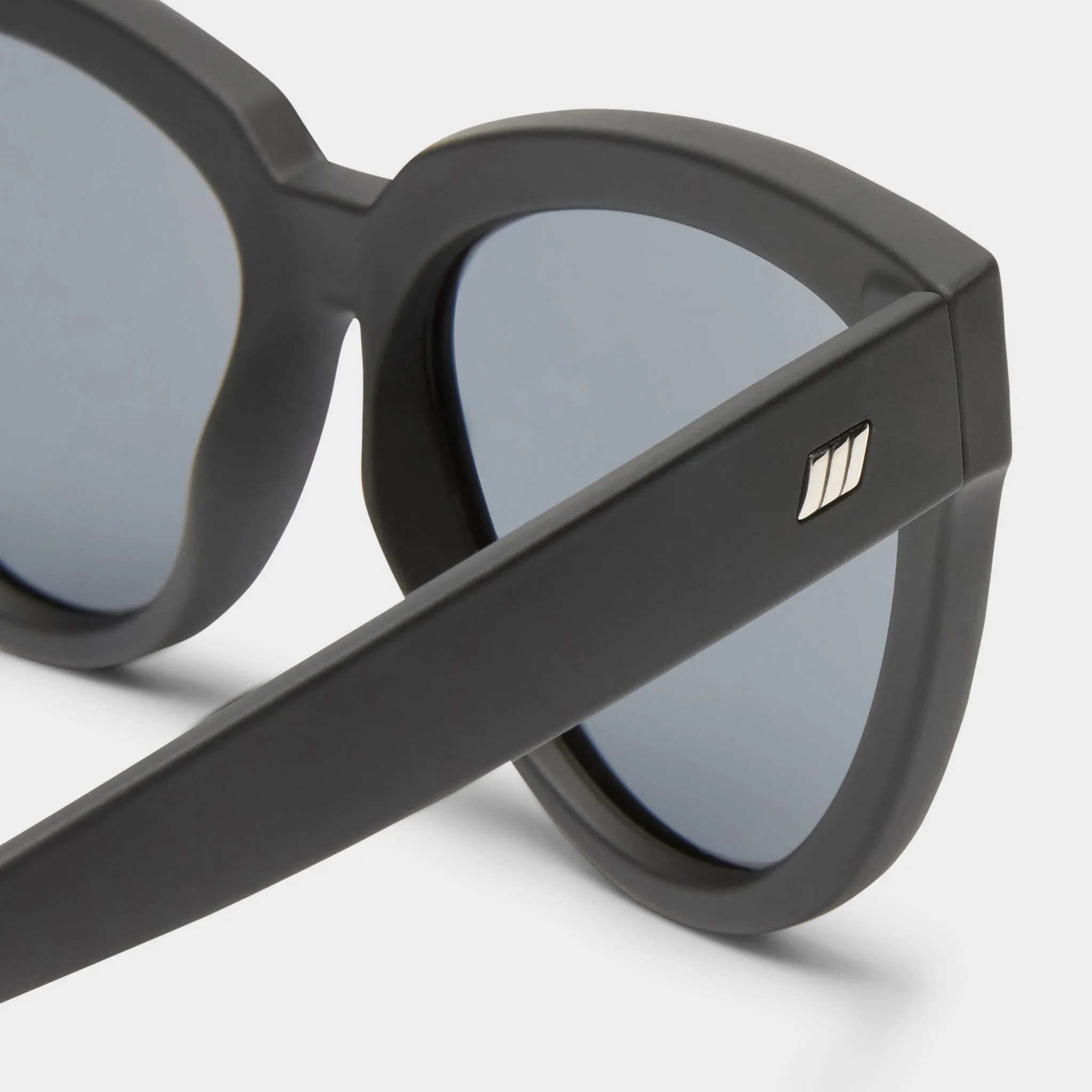 LIAR LAIR | BLACK RUBBER POLARIZED