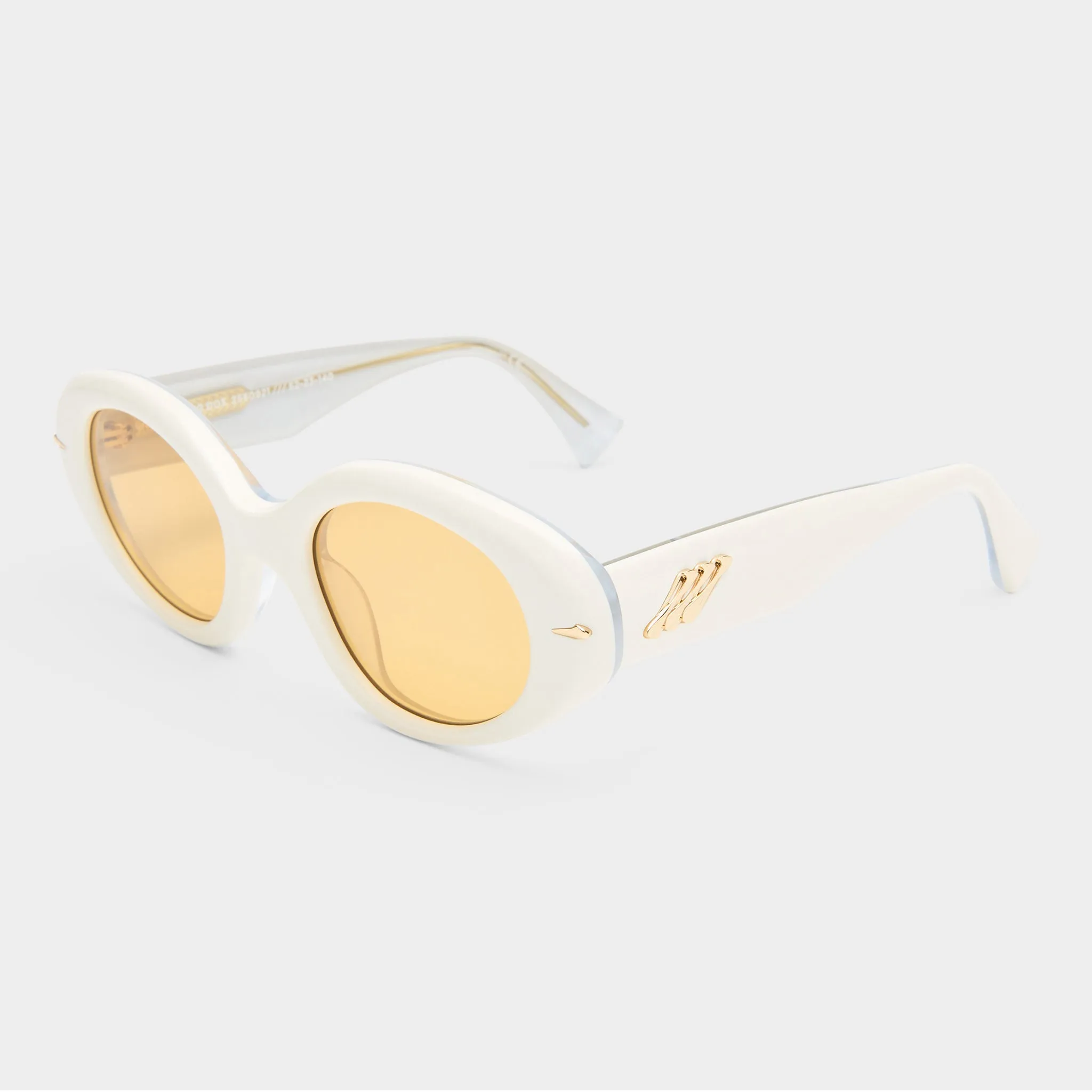 NUMERO DOS | IVORY