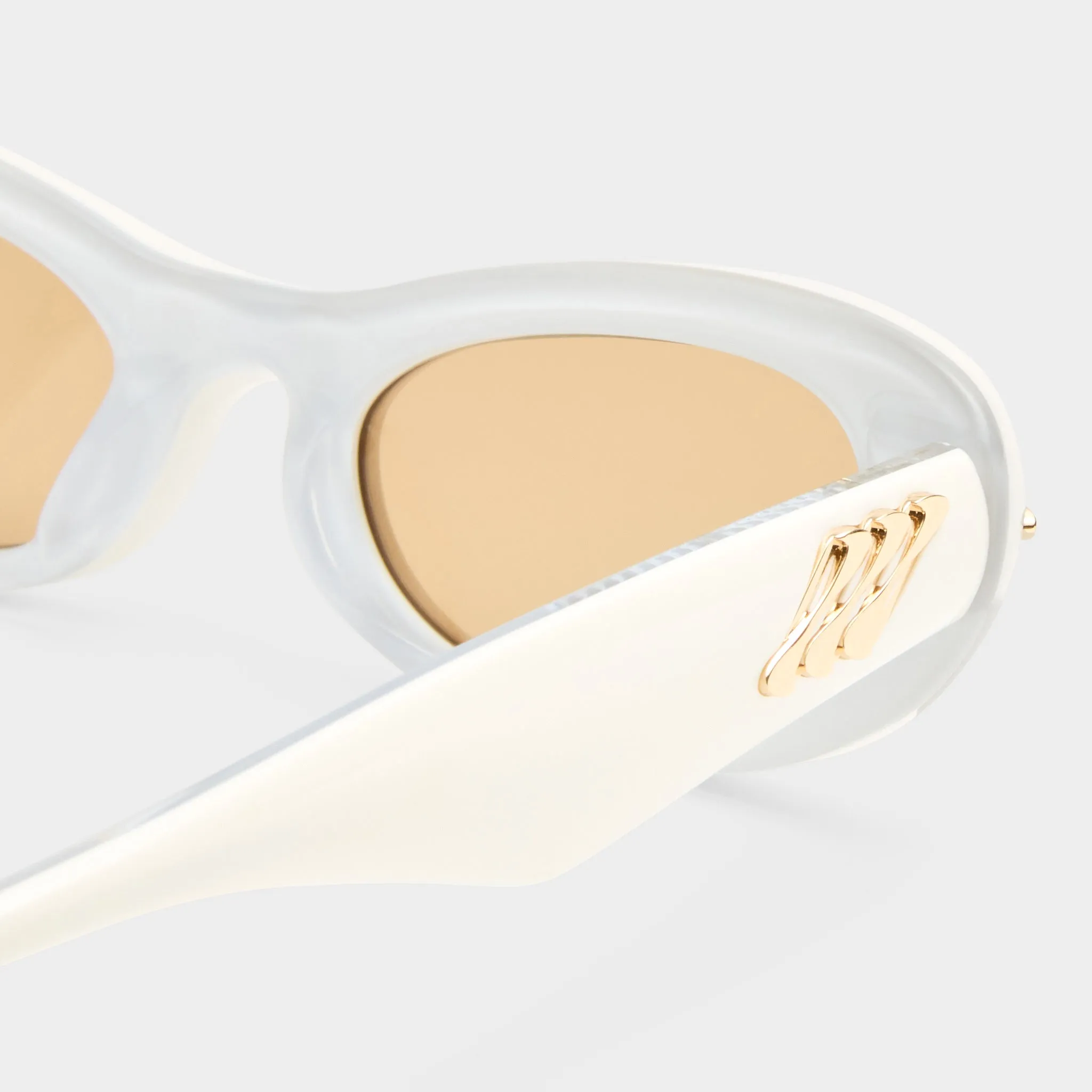 NUMERO UNO | IVORY
