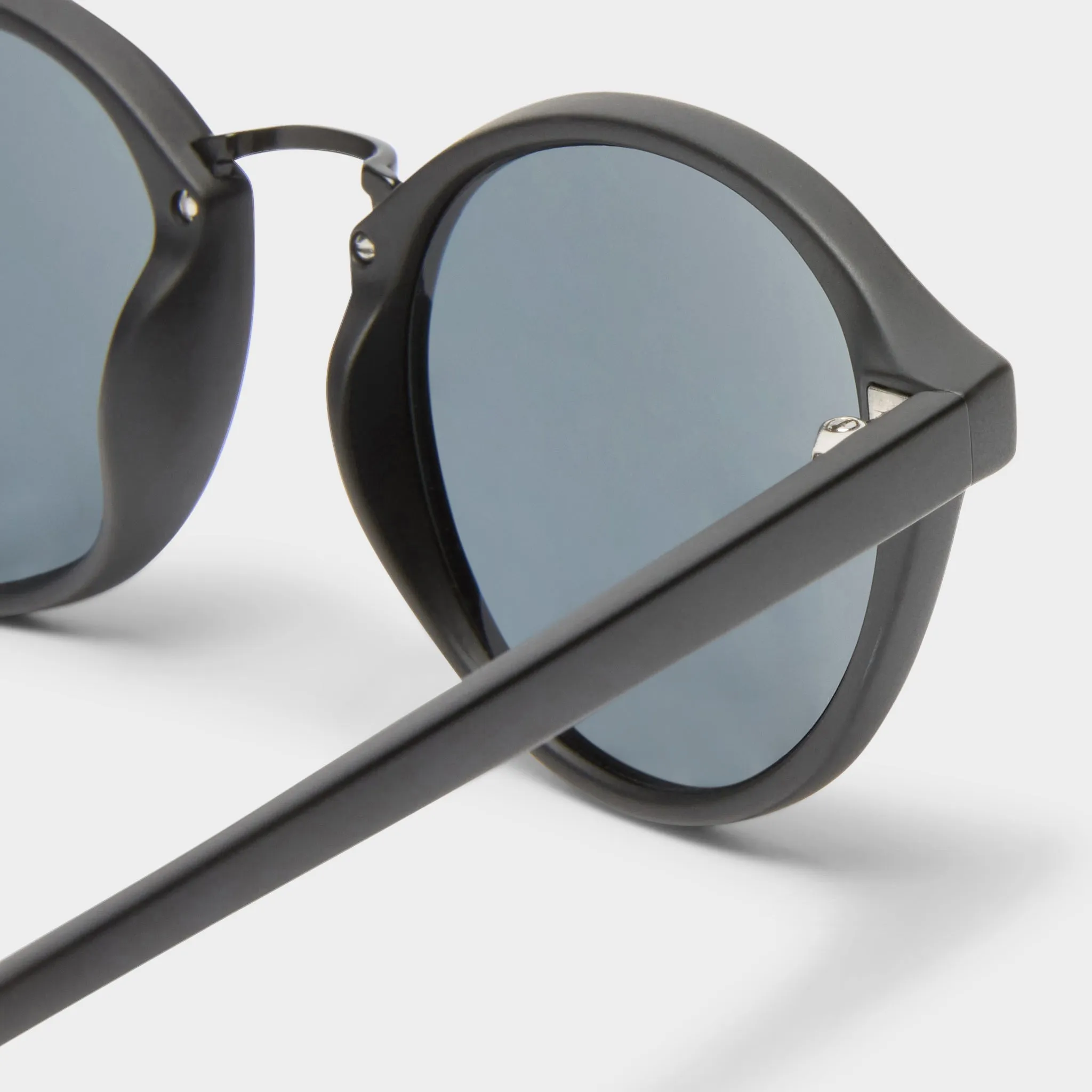PARADOX | MATTE BLACK