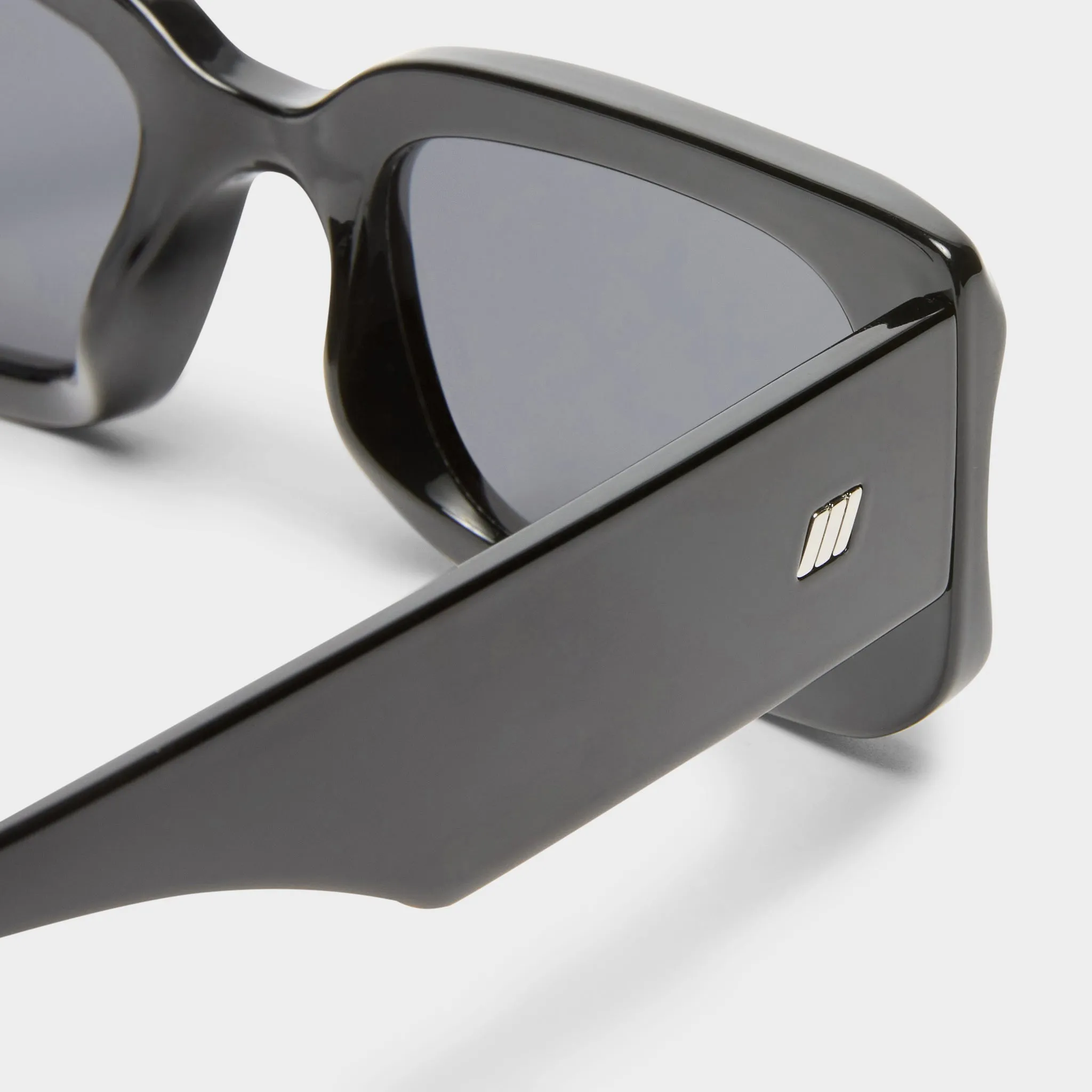 RIPPLED REBEL | BLACK