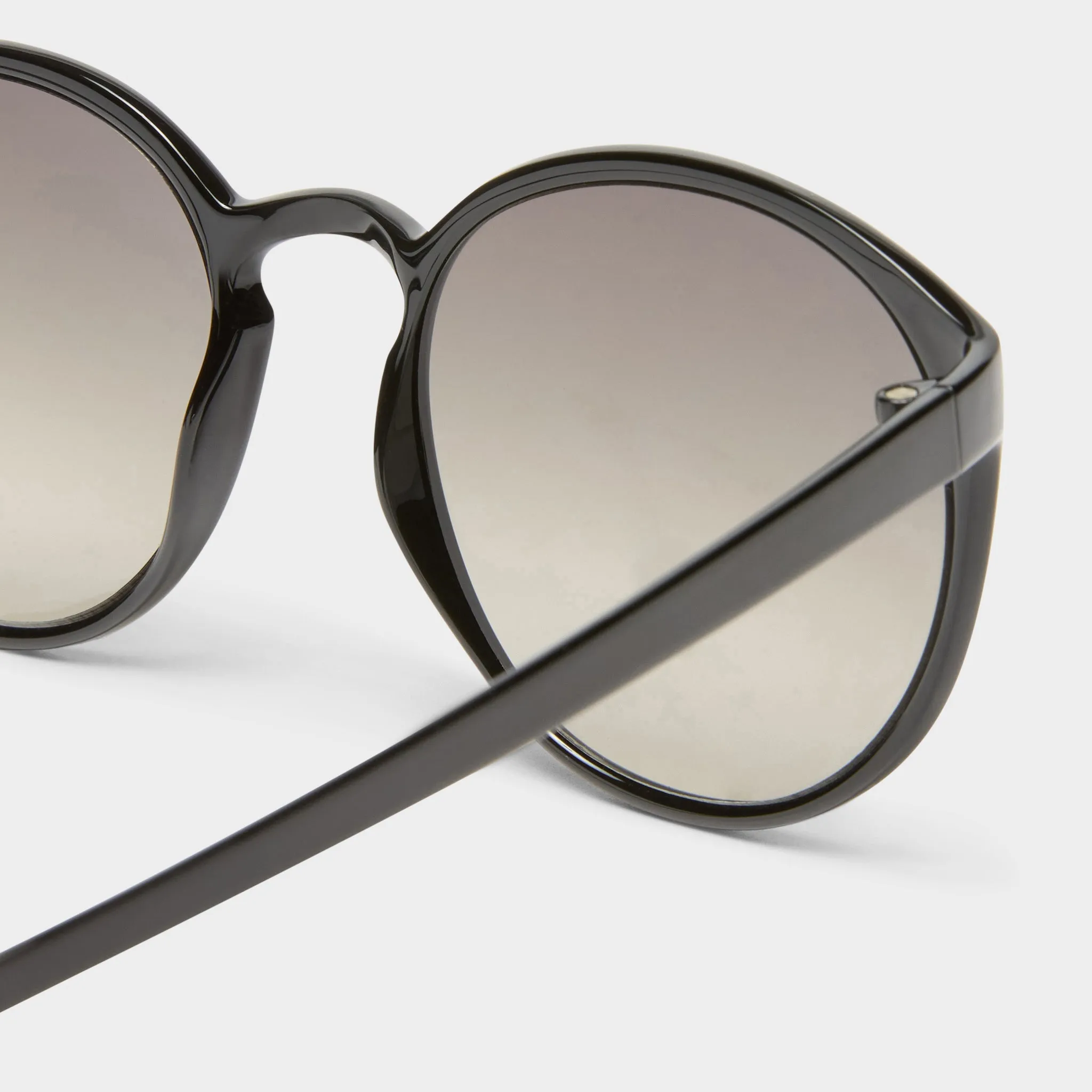 SWIZZLE | BLACK