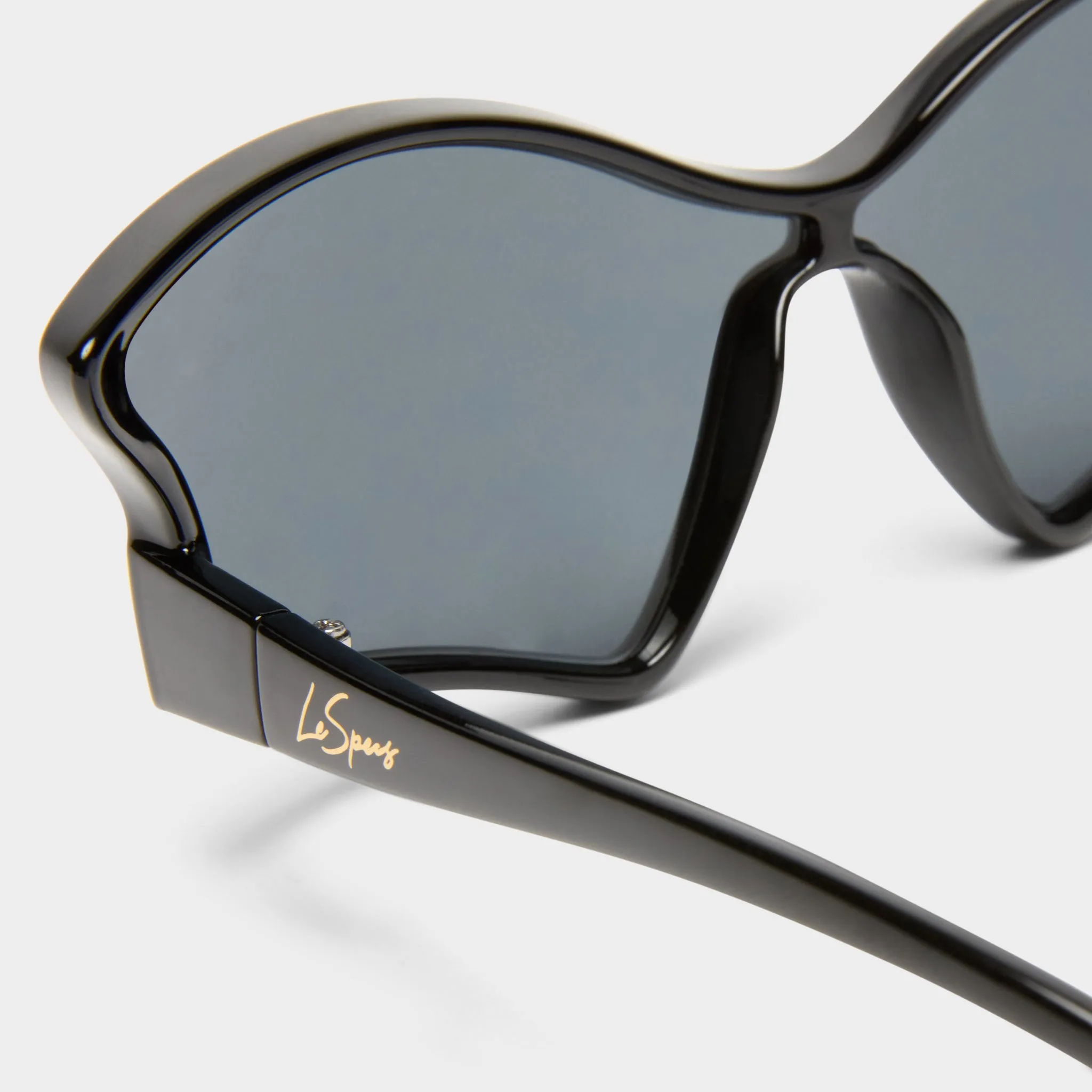 TAILFIN | BLACK